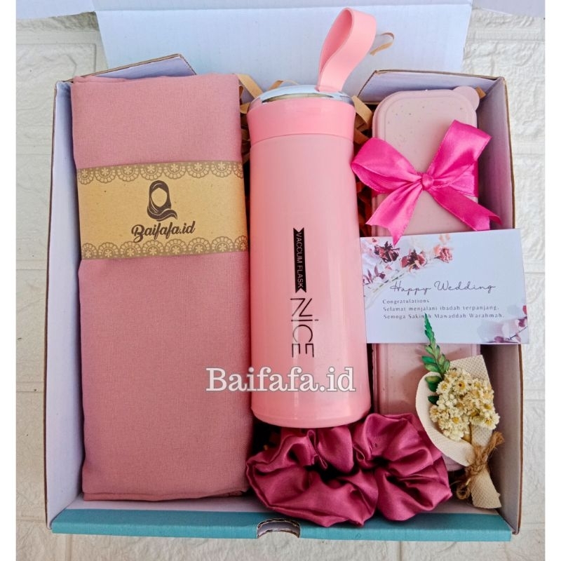 

Hampers Botol Cangkir | Kado Ulang Tahun | Hadiah Wisuda | Kado Cewek | Gift Box Pernikahan | Hampers Boneka