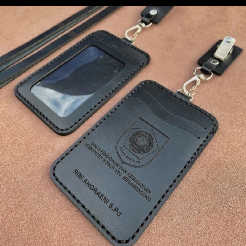 

Tempat id card kulit - Id card holder kulit - Id card custom nama - nametag custom logo