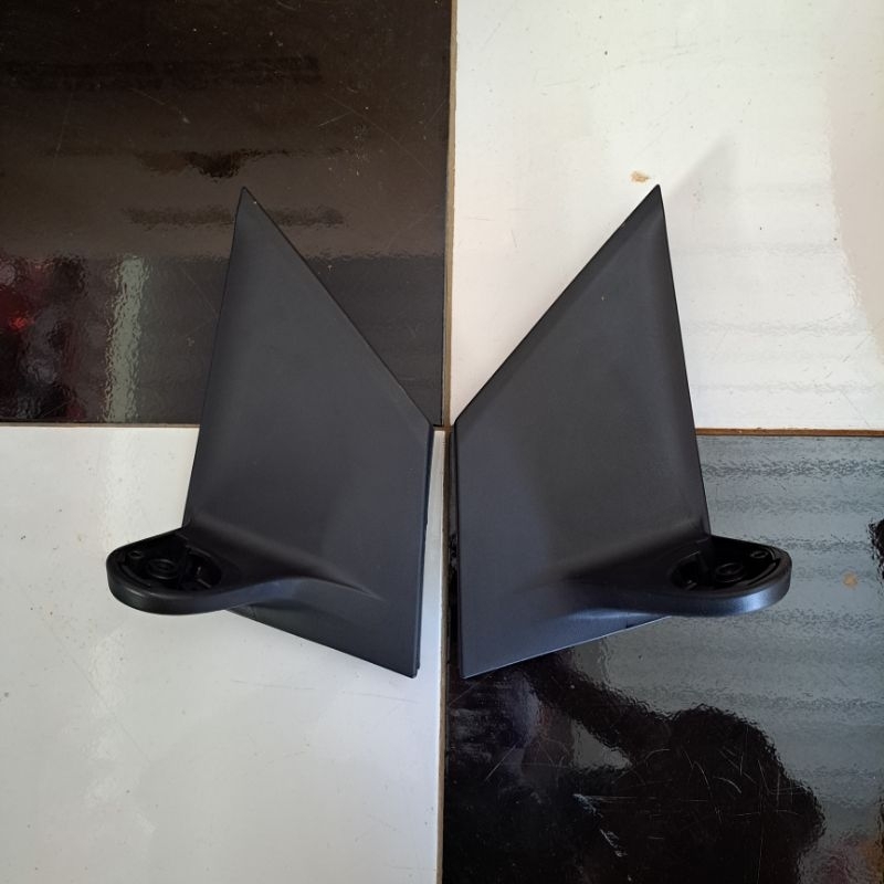 dudukan kaki spion nissan grand livina tahun 2006-2012