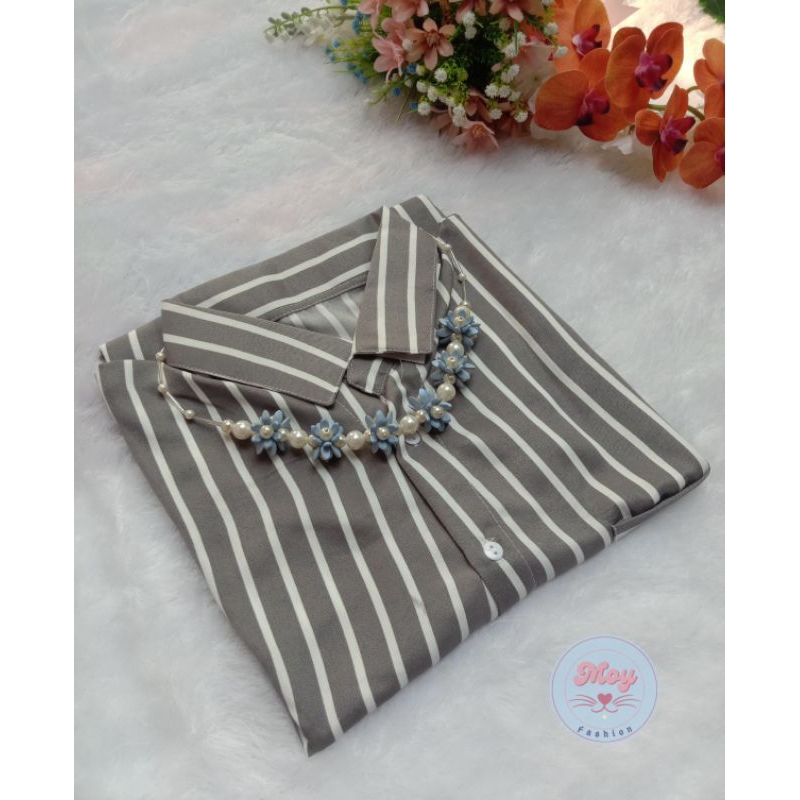 Kemeja Wanita Motif Salur Abu / Kemeja Wanita Motif Garis Abu / Atasan Wanita Motif Salur Abu / Keme