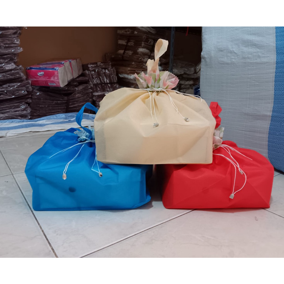 Ready ftmstore Tas hajatan serut kotak snack kotak nasi 20 x 20 besek syukuran tas hajatan spunbond 