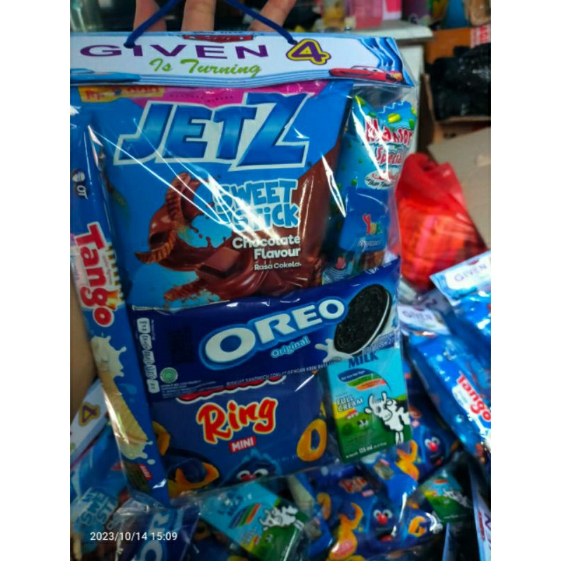 

Paket snack ulang tahun warna