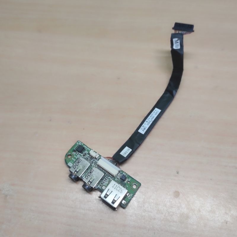 port USB laptop Axioo neon E4121/cnw