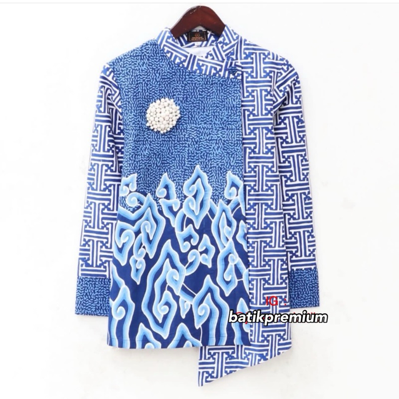 ATASAN BATIK WANITA KATUN | blus kerja batik mega mendung wanita