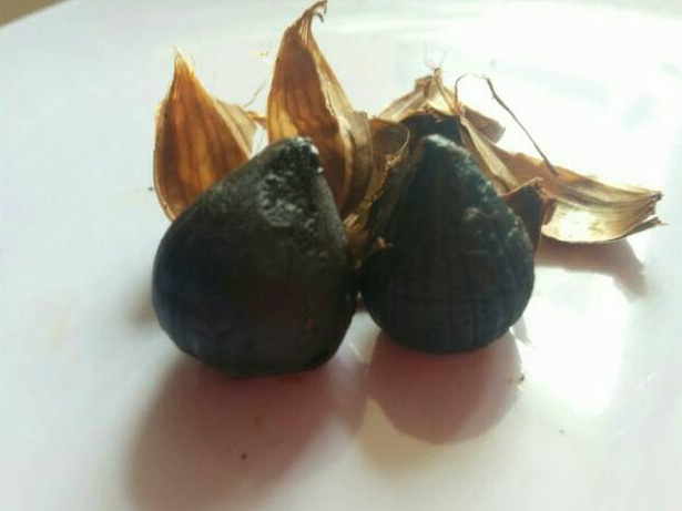 

rzv10 BAWANG PUTIH TUNGGAL HITAM/ BAWANG LANANG HITAM / BLACK GARLIC 100GRAM ,.,.,.,.,.,