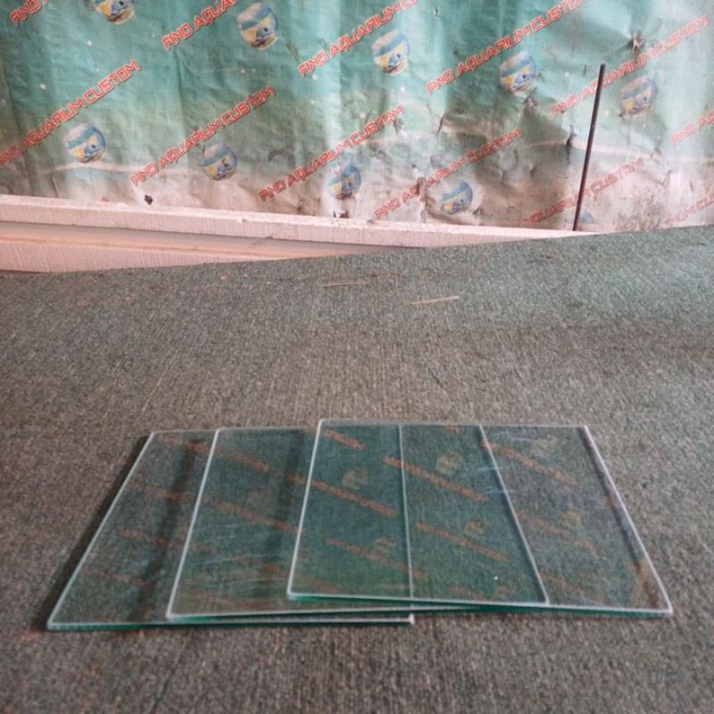 kaca sekatan aquarium 30x30