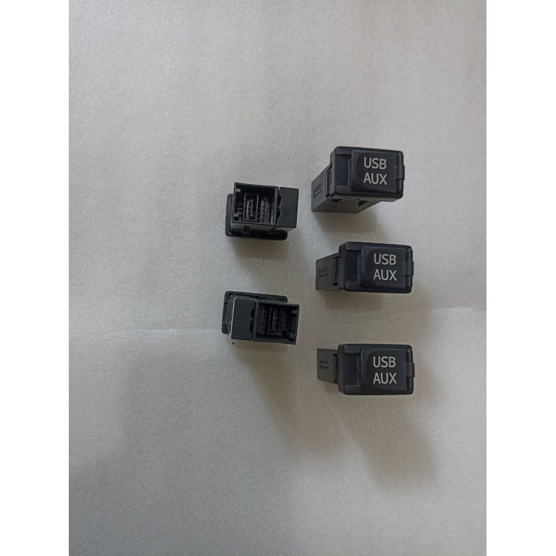 usb aux switch Avanza veloz, Yaris, Vios, Innova, Fortuner Tanpa SOKET KABEL untuk