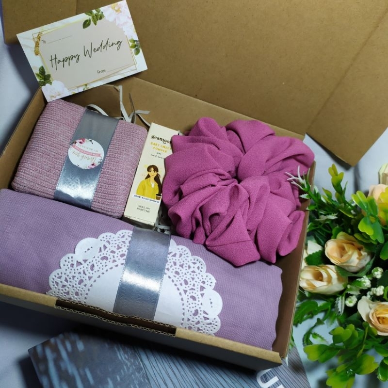 

Gift box cewek /paket kado hijab paket E