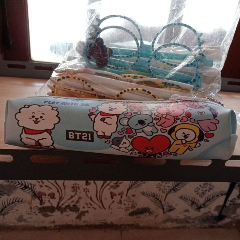 

Tempat Pensil Bt21 blue