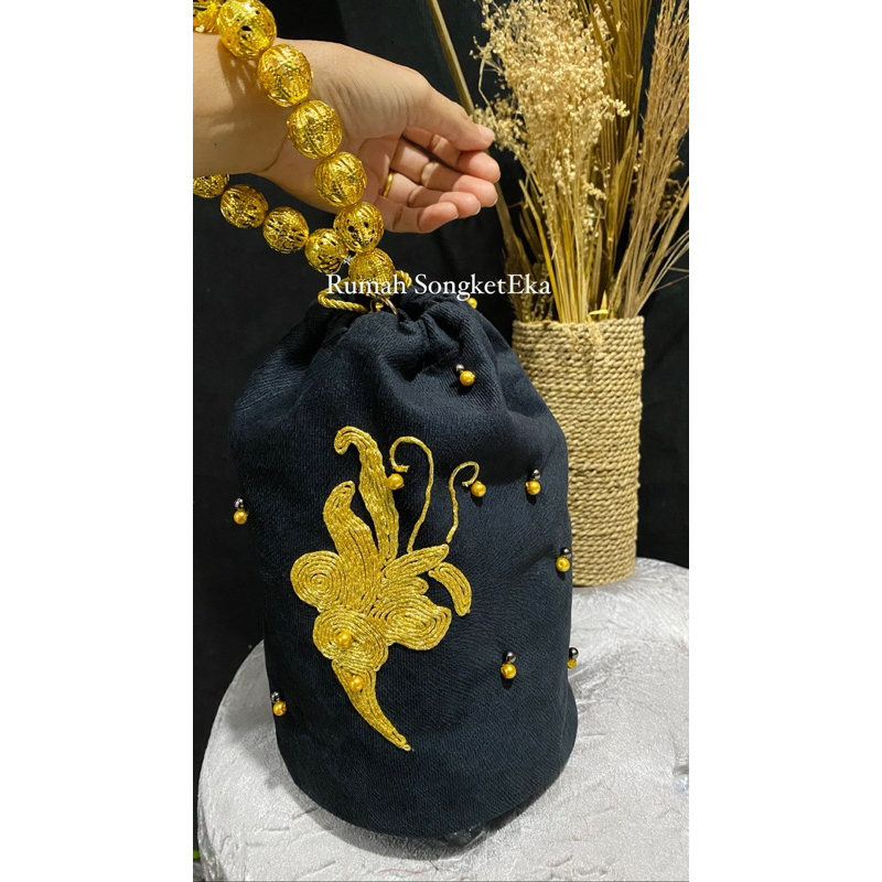 Uncang beludru hitam gold