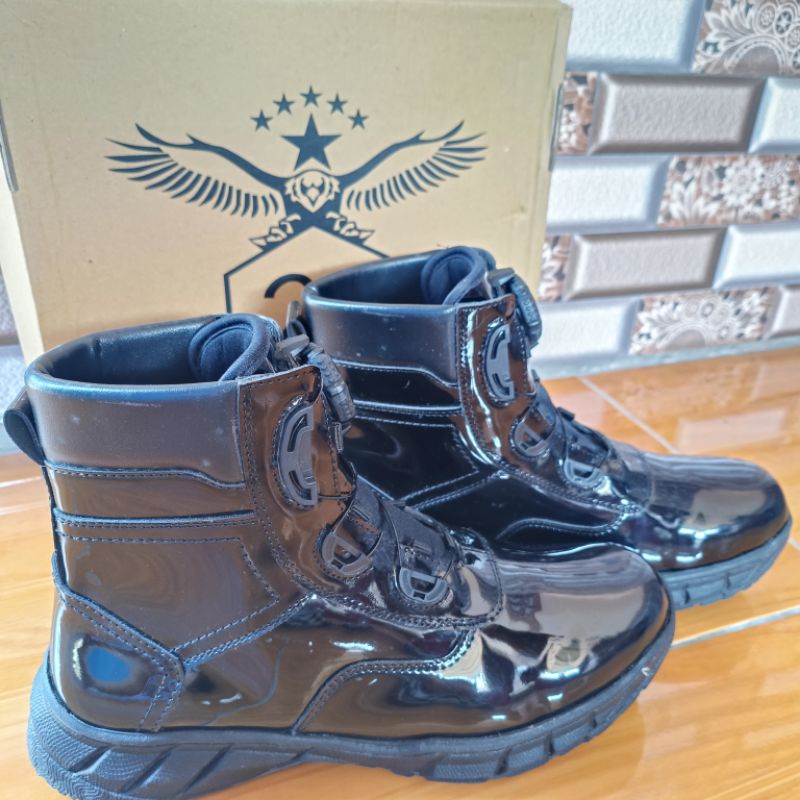 Sepatu pdl pendek taliputar