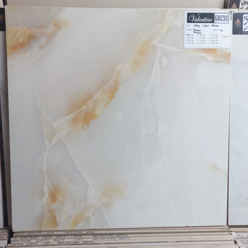 GRANIT LANTAI DAN DINDING VALENTINO GRESS ONYX LIGHT CREAM 60X60 KW1