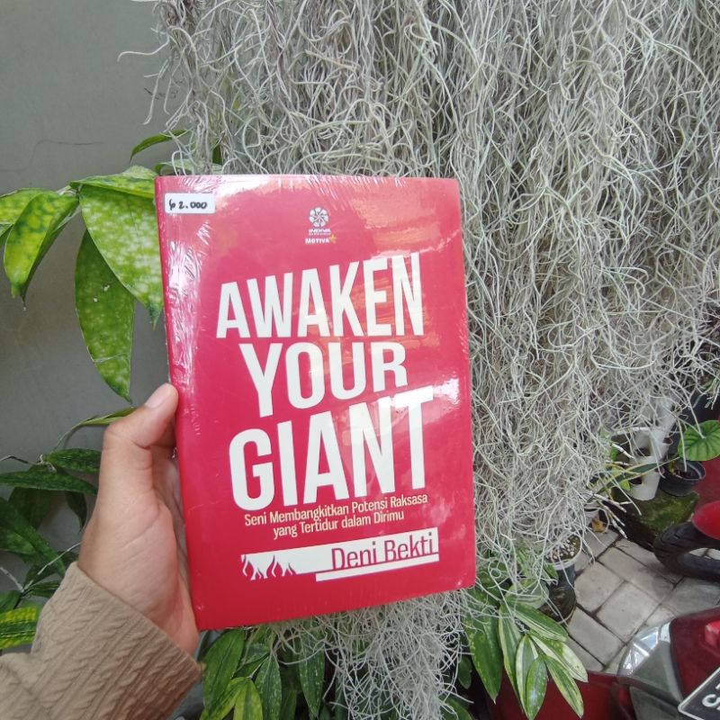 Buku Motivasi AWAKEN YOUR GIANT: Seni Membangkitkan Potensi Raksasa yang Tertidur dalam Dirimu