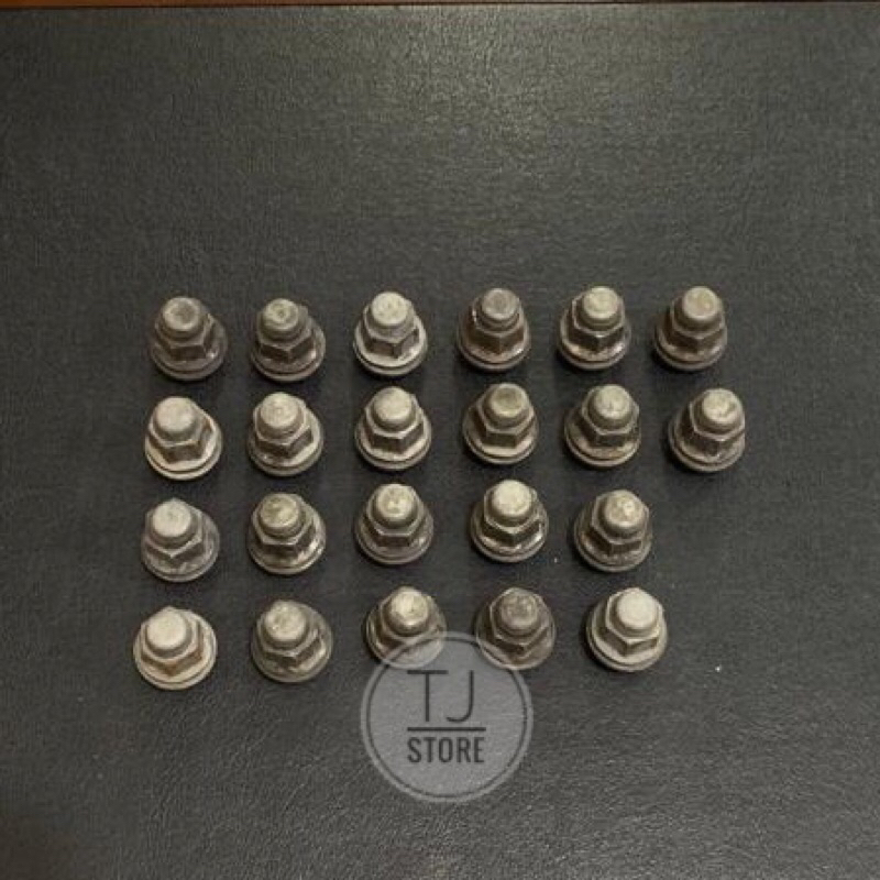 Mur Roda Toyota Land Cruiser VX / VXR 80