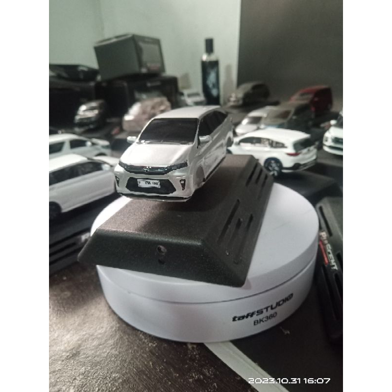 PAJANGAN DASBOARD  MINIATUR MOBIL  XENIA TERBARU