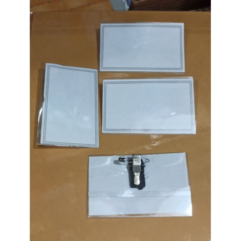 

Name tag nama jepit , peniti ukuran 6x9 cm per pcs