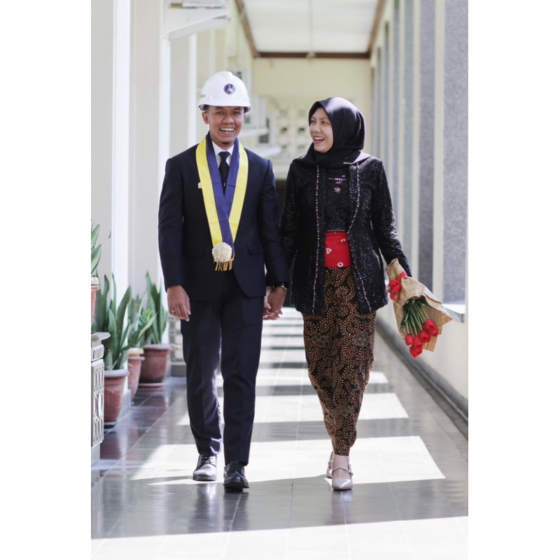 SEWA Kebaya Kutubaru Modern Hitam Set