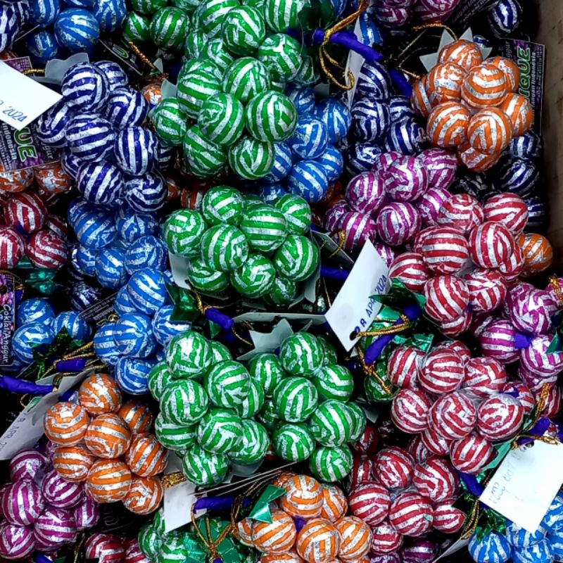 

CHOCO BALL 'UNIQUE' 1 ikat (13pcs cokelat ball) | Cokelat bentuk Anggur enak manis | Buah tangan oleh-oleh Indonesia