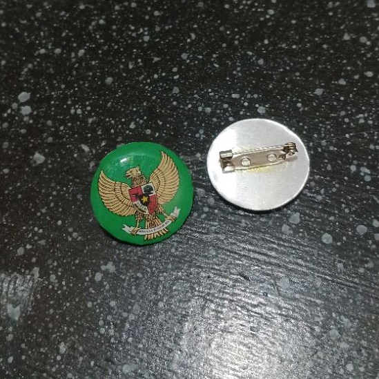 Pin Bros Garuda Pancasila Warna Dasar Hijau Bulat Resin - Pin Aksesoris Garuda