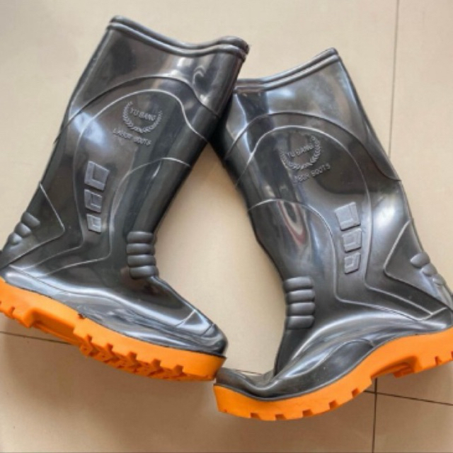 sepatu bot merek yubang