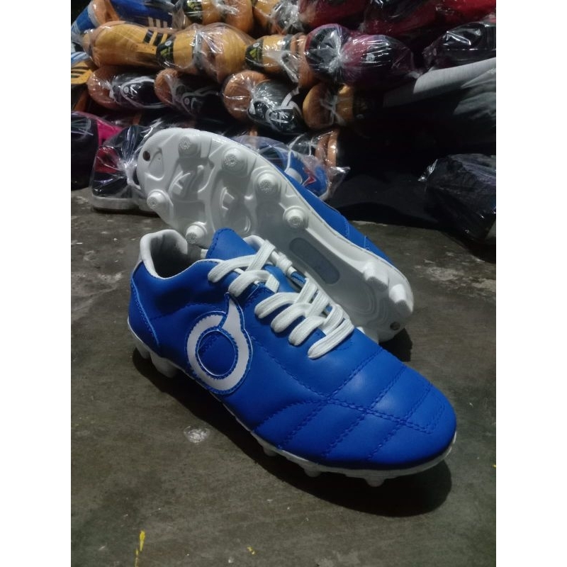 sepatu sepak bola Ortus kulit sapi