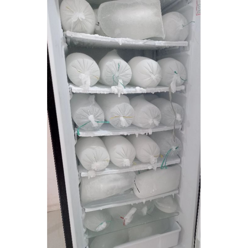 

Es batu plastiknya 1 kiloan 15 x 30 cm