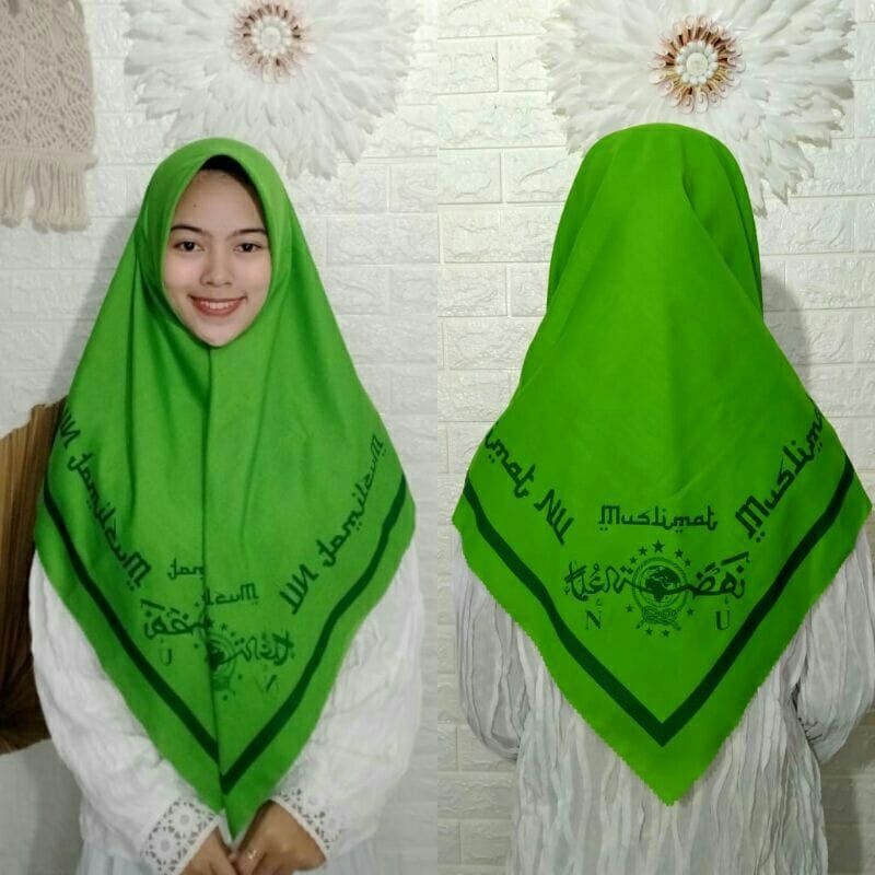 HIJAB SEGI EMPAT MUSLIMAT LIST//KERUDUNG MUSLIMAT LIST/KERUDUNG SEGI EMPAT MUSLIMAT/HIJAB TERLARIS