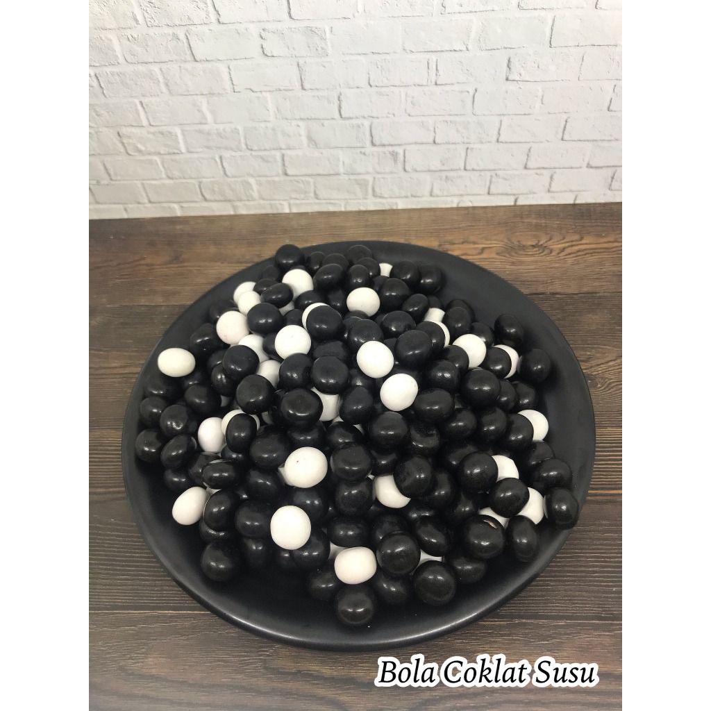 

BOLA - BOLA BISKUIT COKLAT SUSU 100 GRAM | BOLA COKLAT | BOLA PELANGI | BOLA COKLAT SUSU | RAINBOW BALL SNACKY MEDAN OLEH-OLEH KHAS MEDAN CEMILAN MEDAN