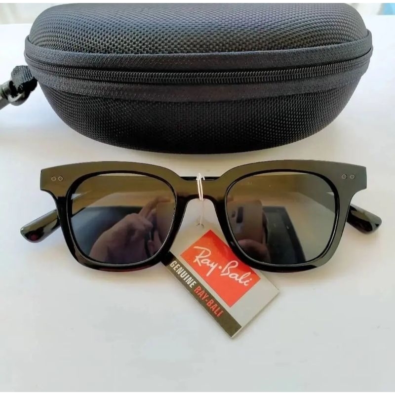 Wayfarer sunglassesBrand: Raybali FW524
Made in italy
Frame optyl (sangat tebal & kokoh)
Engsel besi