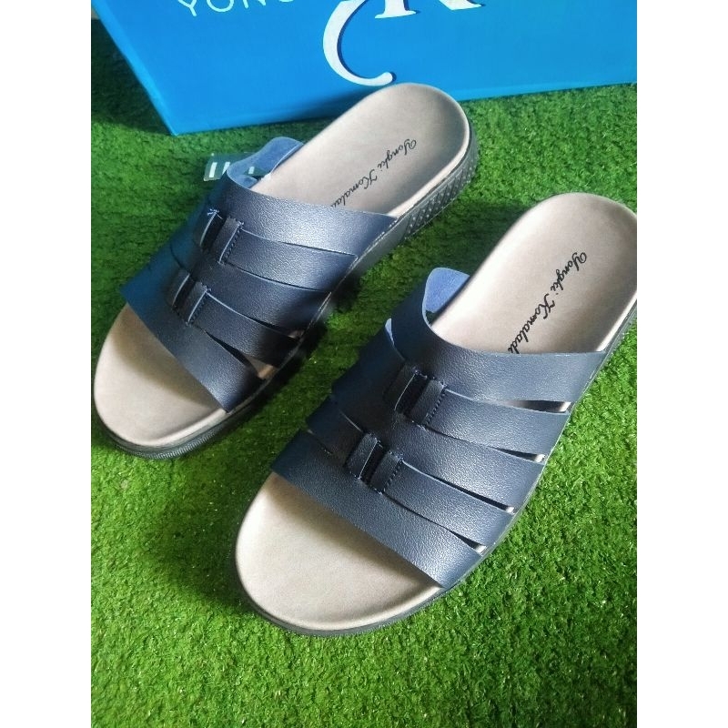 sandal slop pria Yongki Komaladi