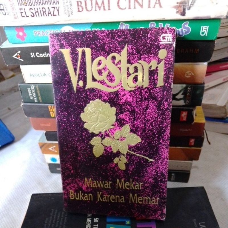 mawar mekar bukan karena memar V.lestari