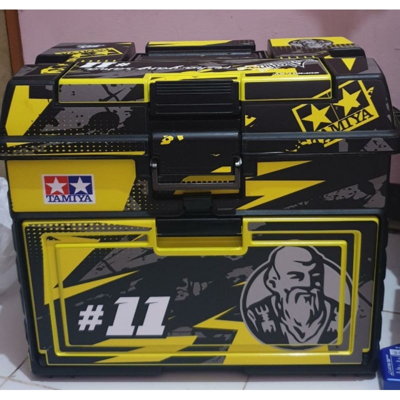 Decal Box Versus 8050