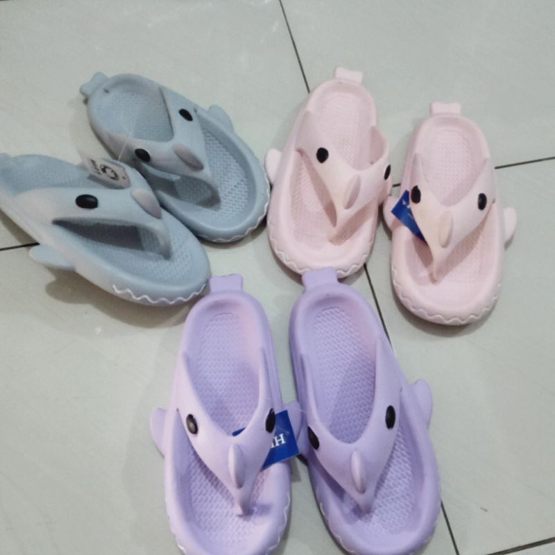 sandal hiu  ll sandal gemoy lucu ll sandal rumah ll sandal wanita lll