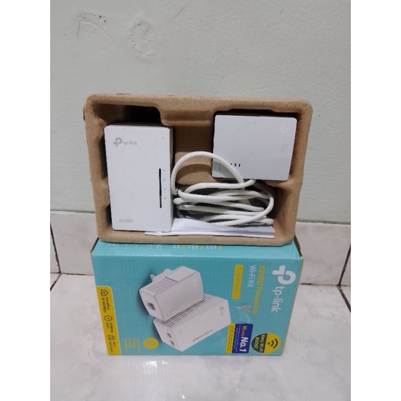 TP-Link wifi extender Wi-Fi kita AV600 powerline  TL-WPA4220 tplink 300mpbsLike new