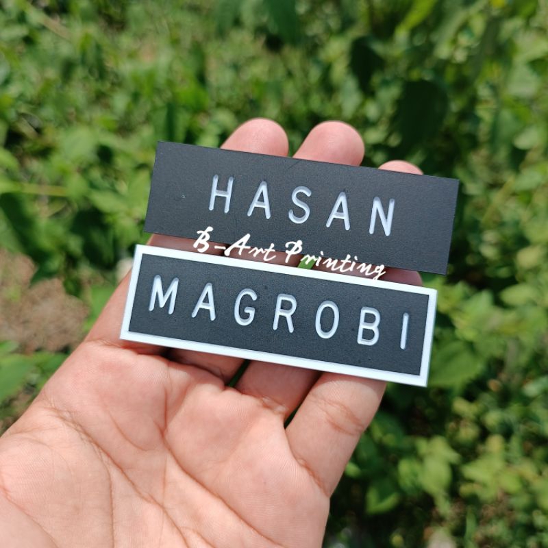 

Name Tag Ukir 2,5x8 cm Name Tag TNI PDU POLRI PERSIT Name Tag Full Doff Papan Nama List Putih Nama Dada PDU