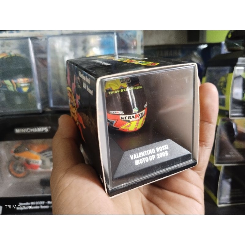 Minichamps miniatur helm rossi 2005 skala 1:8