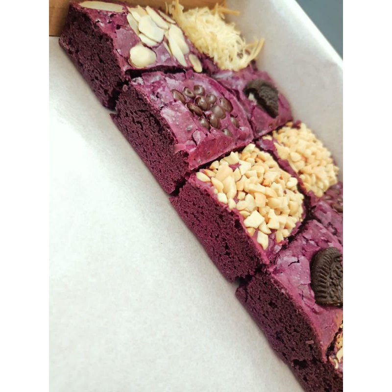 

FUDGY BROWNIES TARO SIZE 20X10