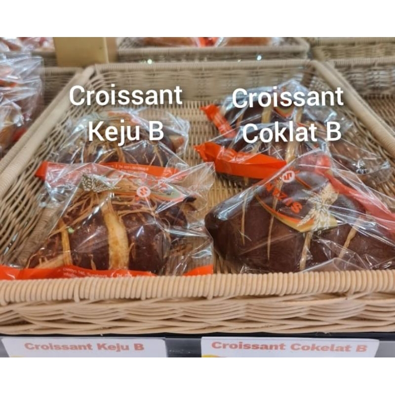 

Croissant Keju B | Croissant Coklat B Suzana Bakery