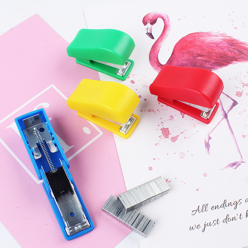 

STA329 Stapler Mini Lucu + Isi Refill / Staples Mini Portable