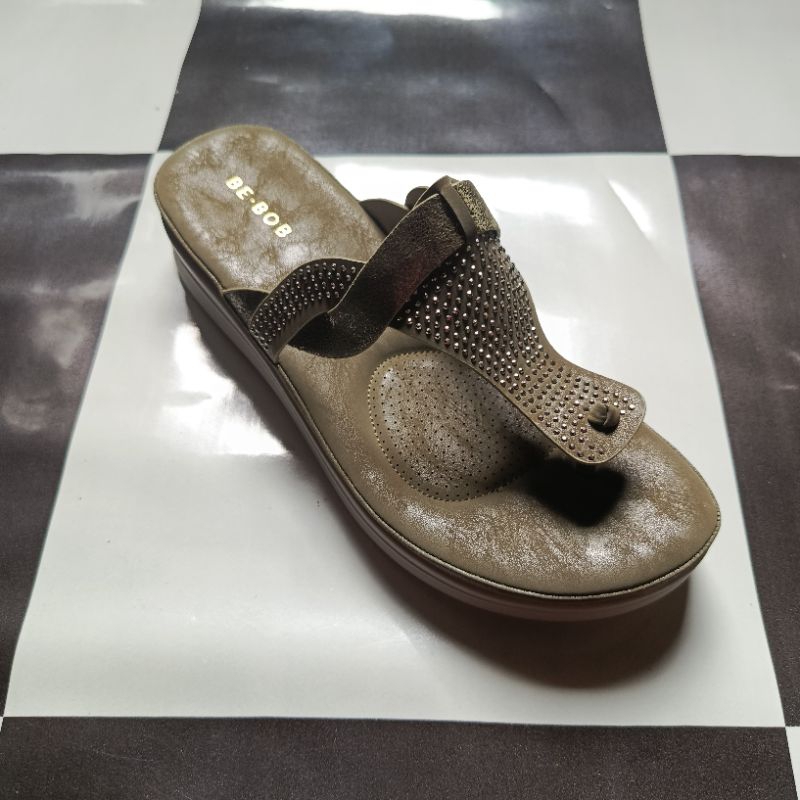PROMO SANDAL BE.BOB TALI JEPIT ORNAMEN PERMATA SINTETIS. || SANDAL WANITA FLAT TALI JEPIT EMPUK DAN 