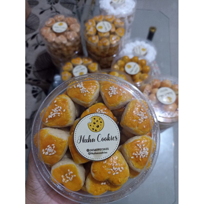 

TERLARIS !!! KUE KACANG by Nuha Cookies | kue kacang toping wijen isi 250gram (1/4 kg per toples) | kue kering | camilan keluarga