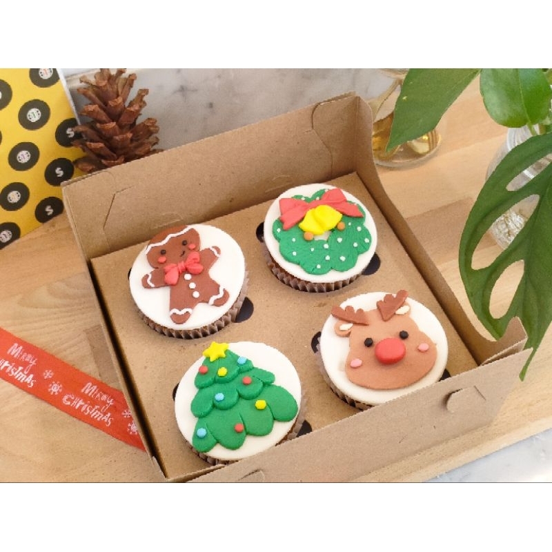 

Hampers Natal Cupcake Karakter Kue Natal Fondant 1box isi 4 pcs Bandung