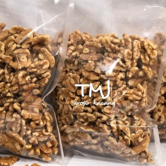 

Seller KACANG OTAK / WALNUT PANGGANG 250gr (ROASTED)