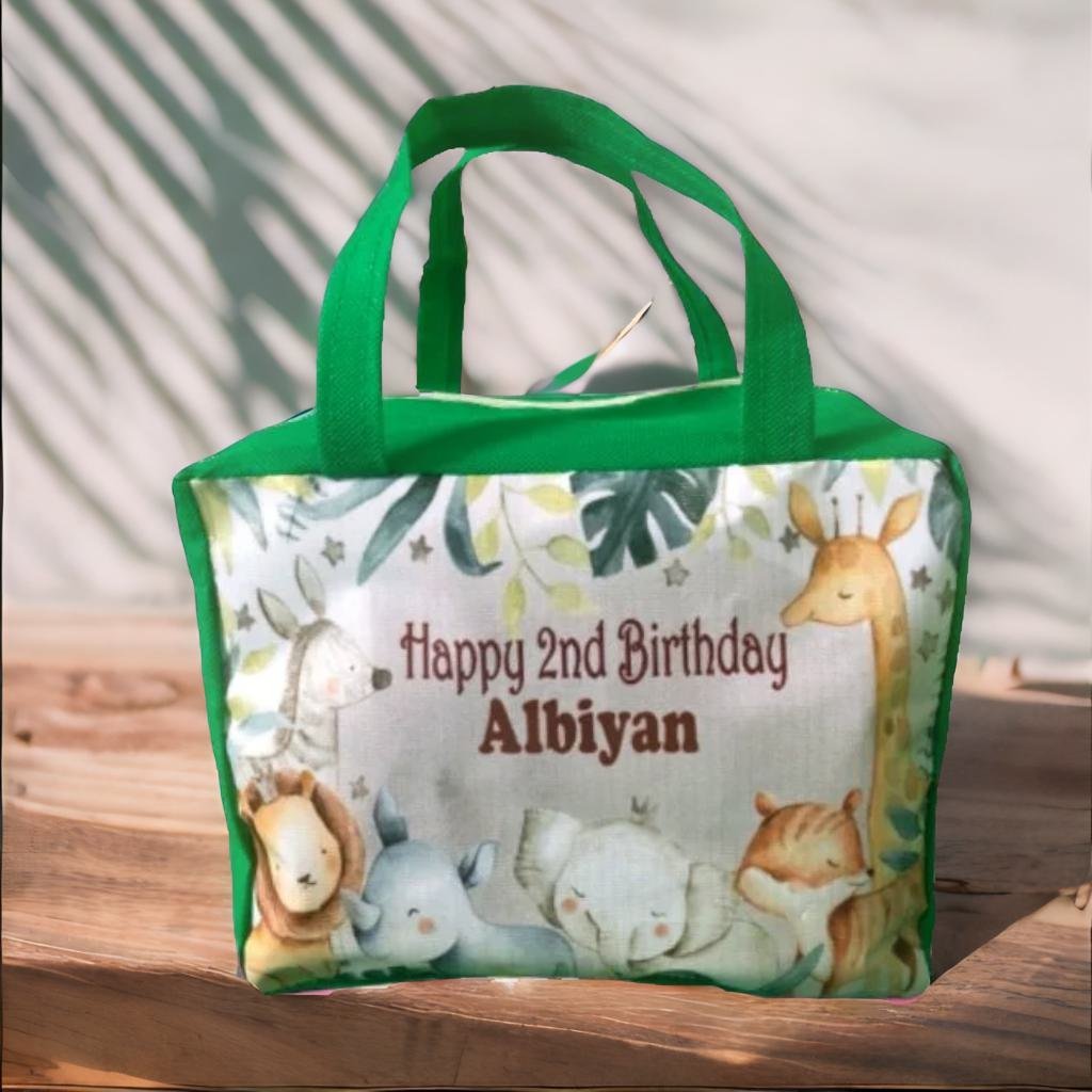 

Tas Ulang Tahun/Tas souvenir custom/Tas ulang tahun custom murah/Tas Souvenir Ulang Tahun Custom Resleting Goodiebag/ Tas Souvenir Ulang Tahun Anak/ Tas Ultah Anak Custom/Goodiebag Free Custom Termurah