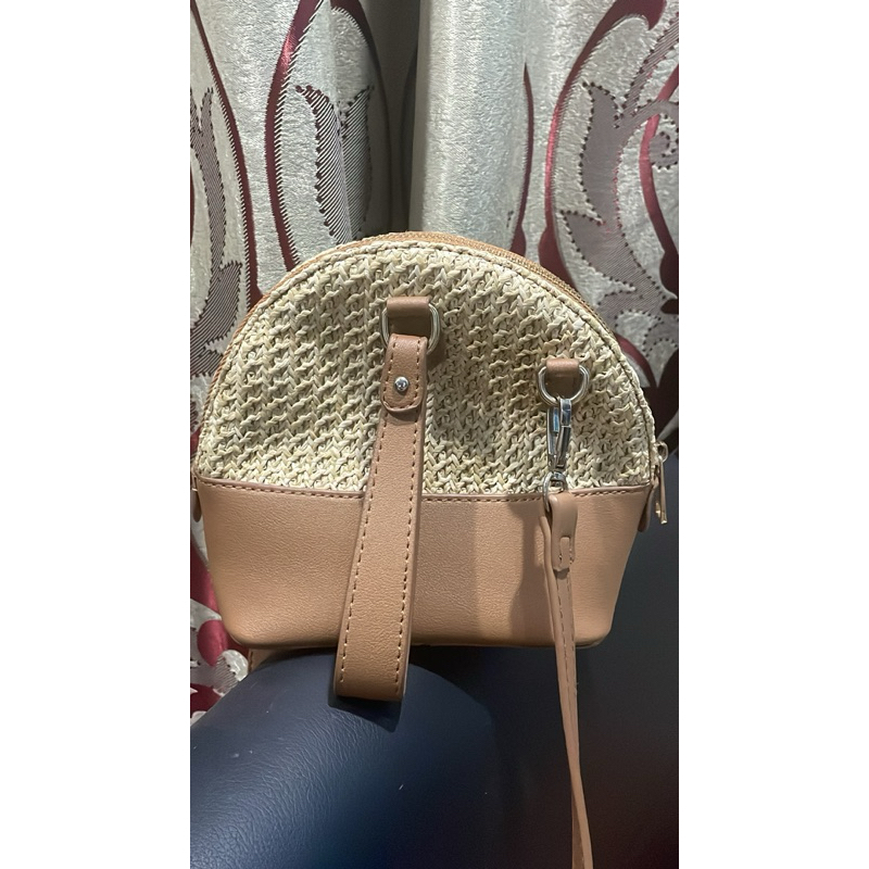 VINTAGE SLING BAG PRELOVED