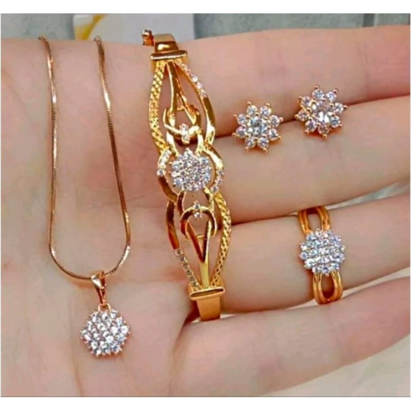 Set Perhiasan Wanita Motif Kembang Full Permata Putih Titanium  Gold