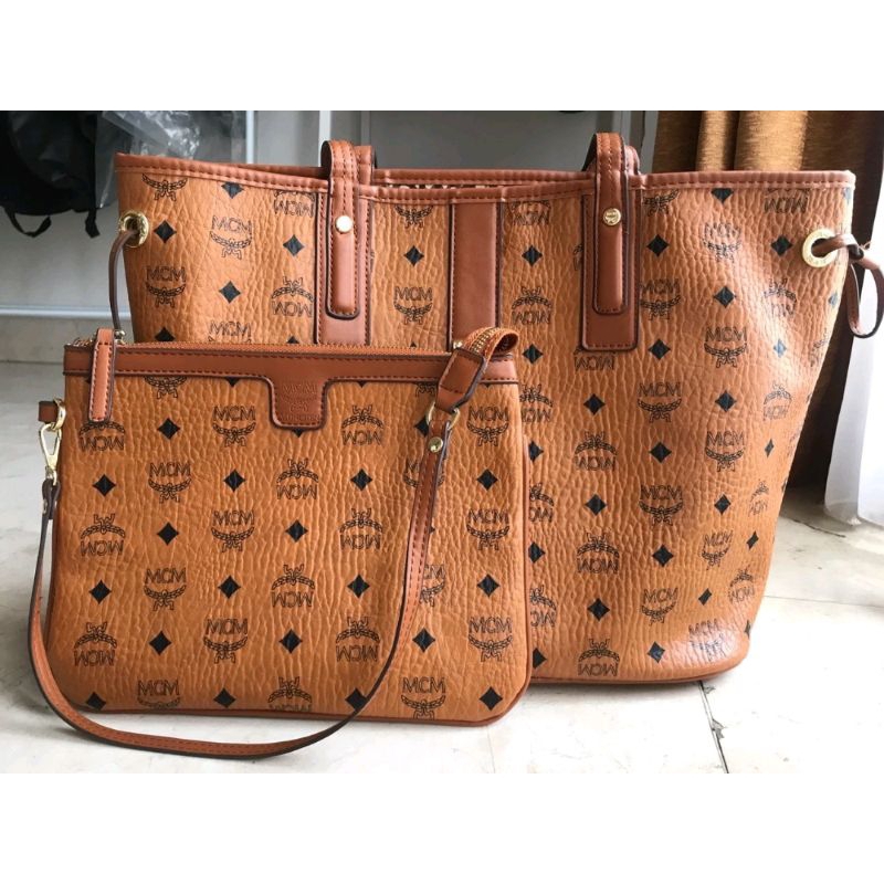 Tas wanita tote bag muat laptop merek MCM kulit asli revesible preloved