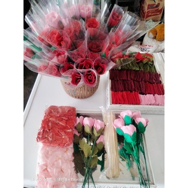 

Single Rose Hari guru/ Hari Ibu/ Hari kelulusan