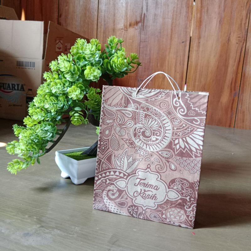 

PAPERBAG BATIK/PAPERBAG MOTIF/TAS KERTAS PERNIKAHAN KADO/ SOUVERNIR/ULANG TAHUN