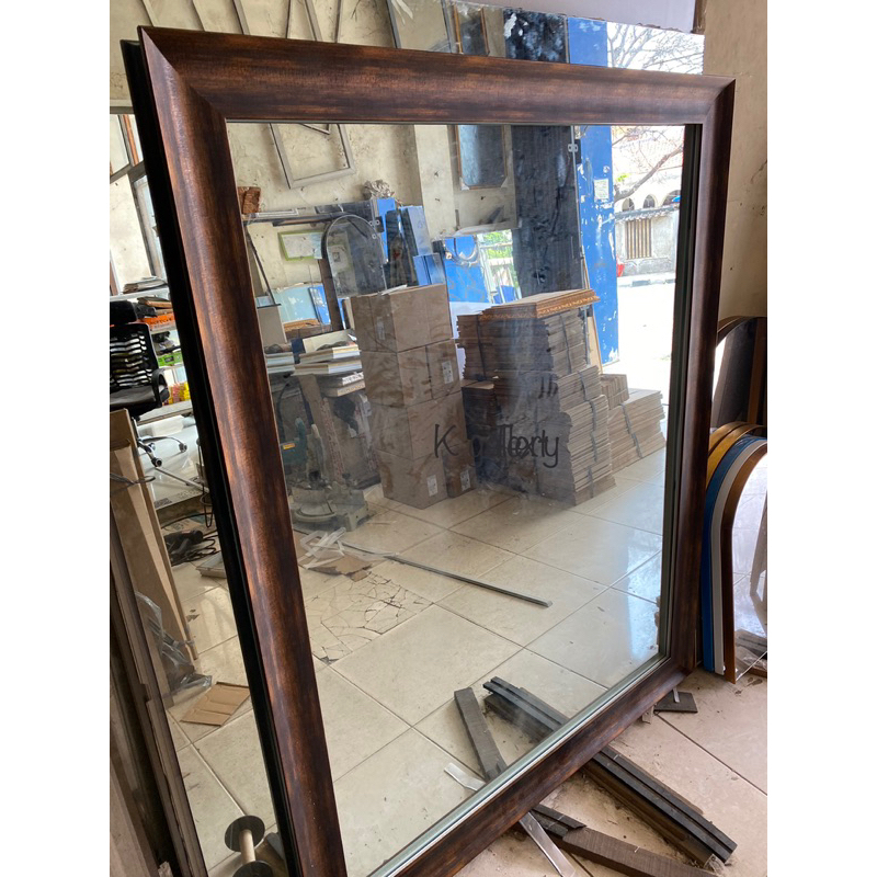 CERMIN BESAR Dinding